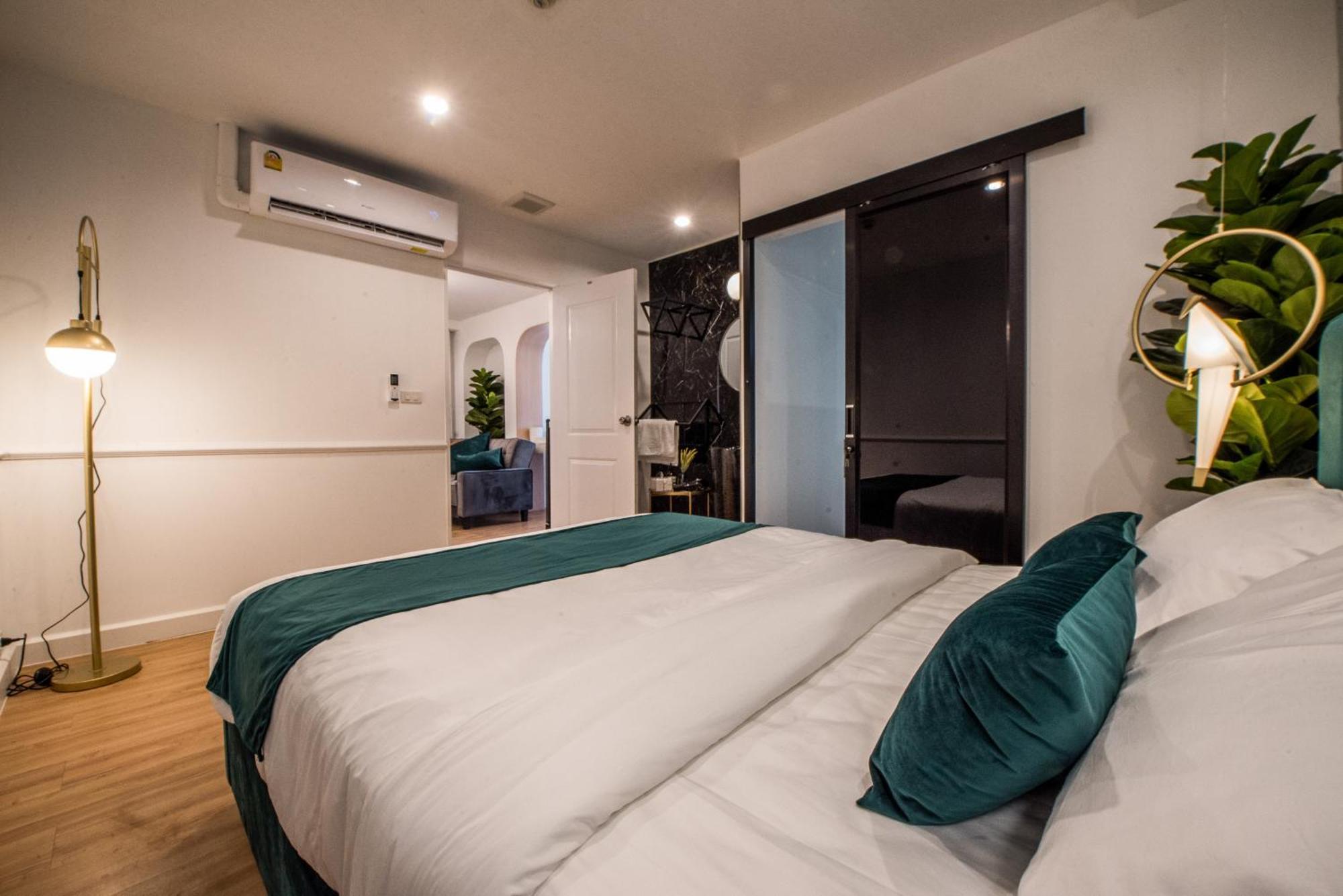 Theme Boutique Hotel Bangkok Makkasan Стая снимка
