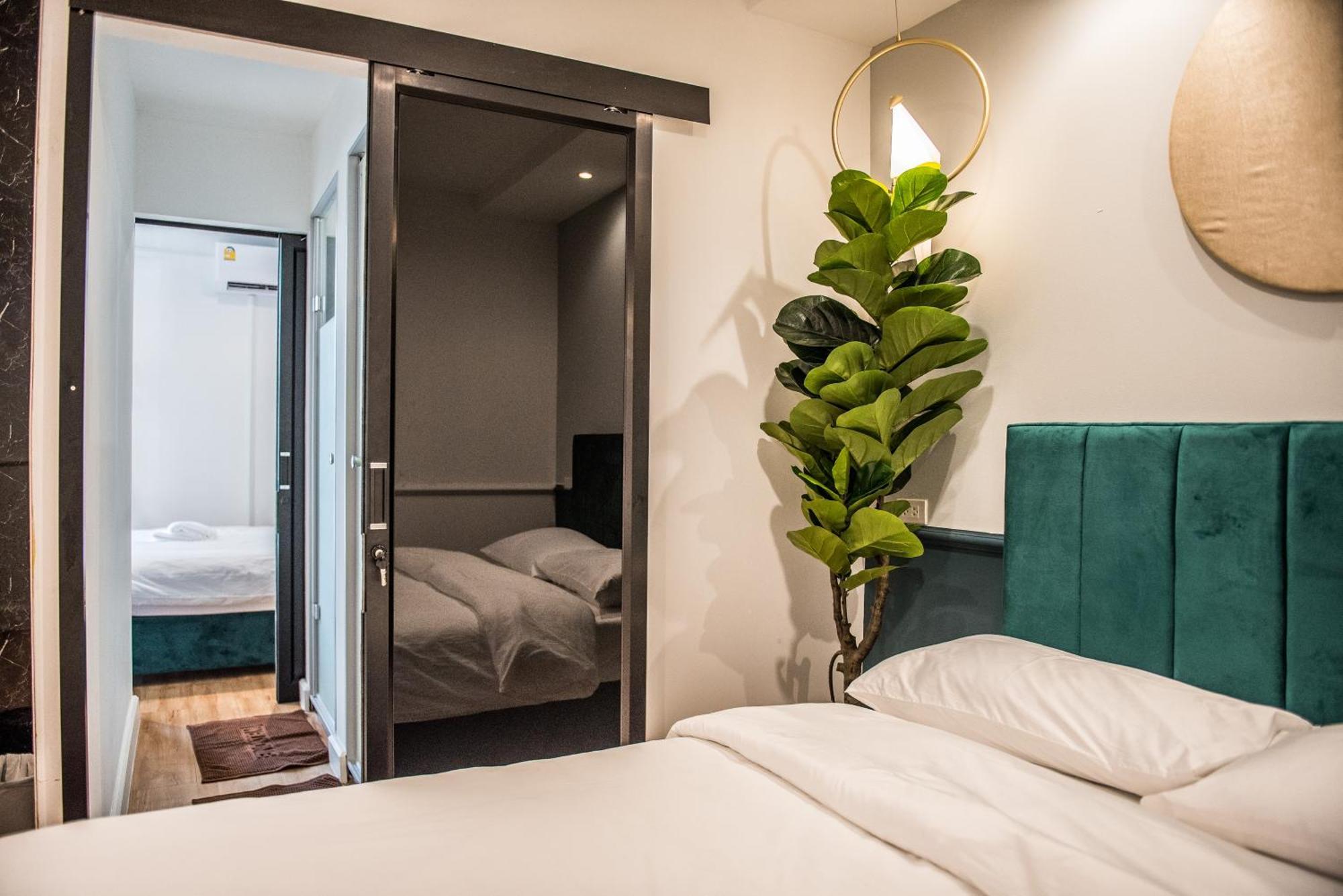 Theme Boutique Hotel Bangkok Makkasan Стая снимка