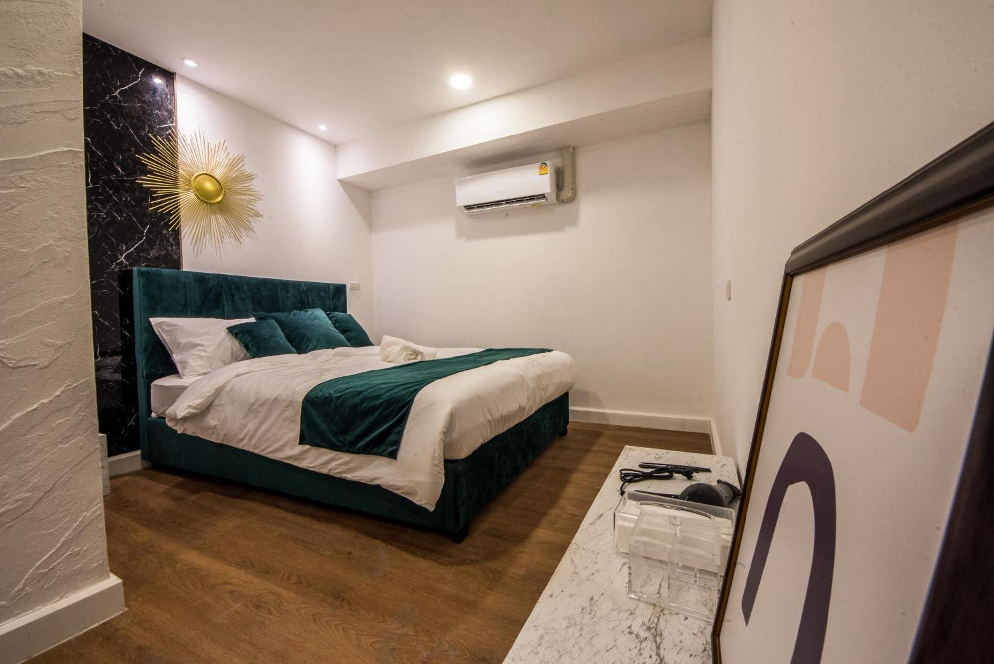 Theme Boutique Hotel Bangkok Makkasan Стая снимка